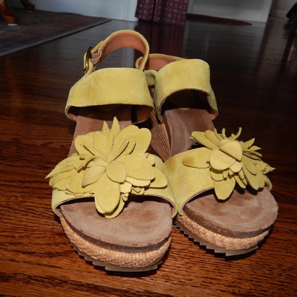 Sofft Platform Wedge Heel Sandal - Picture 1 of 10